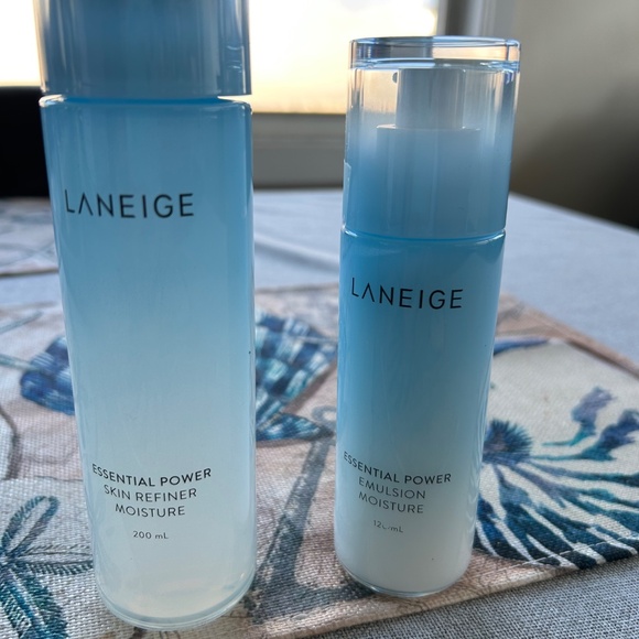 Essential Power Skin Refiner Moisture and Emulsion Moisture - Picture 2 of 4